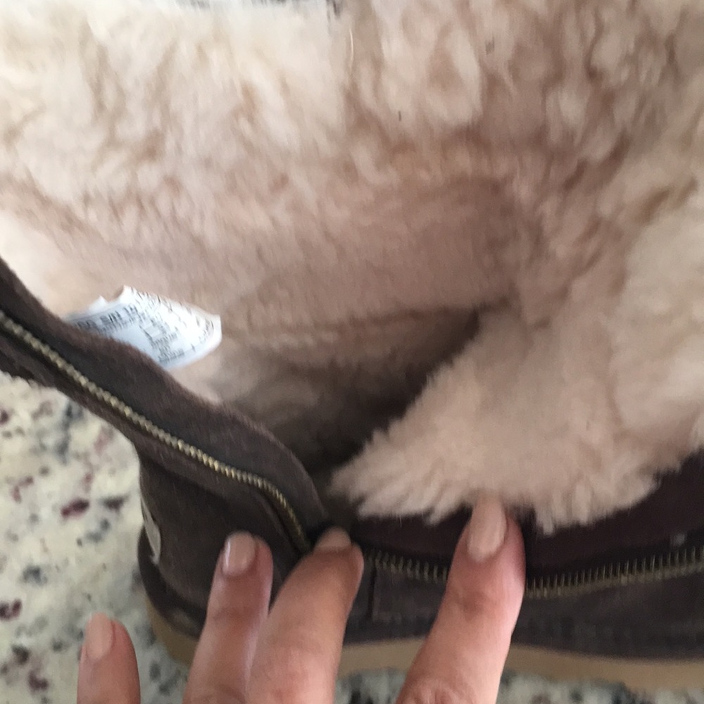 Girls Ugg Boots - Picture 6 of 7